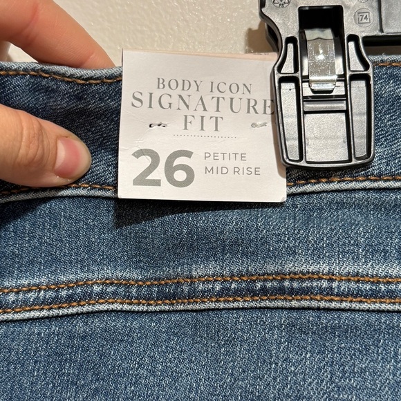 NWT Lane Bryant Mid Rise Body Icon Fit Bootcut Jeans Sz 26 Petite Casual Staple - Picture 7 of 12